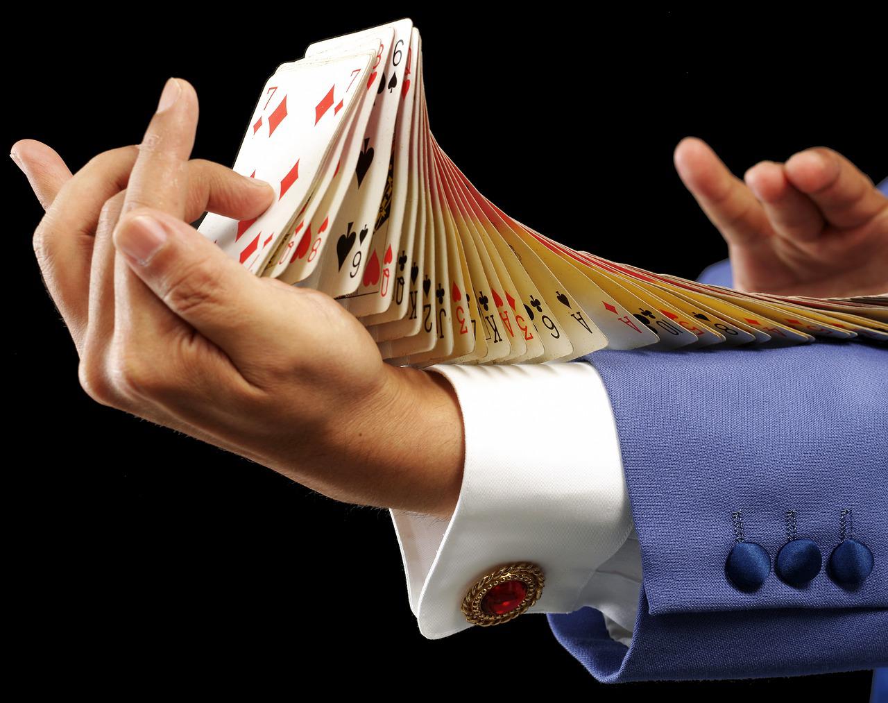 バカラとはどんなゲーム？日本でも人気？